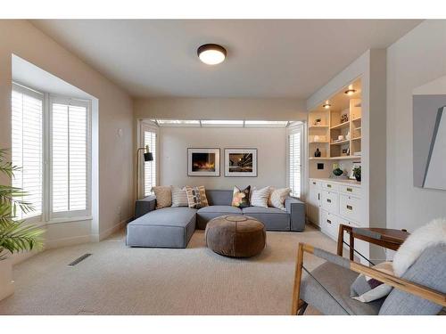 4310 Stanley Drive Sw, Calgary, AB - Indoor Photo Showing Living Room