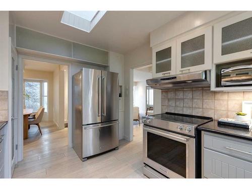 4310 Stanley Drive Sw, Calgary, AB - Indoor Photo Showing Kitchen