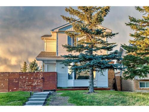 392 Falmere Road Ne, Calgary, AB - Outdoor