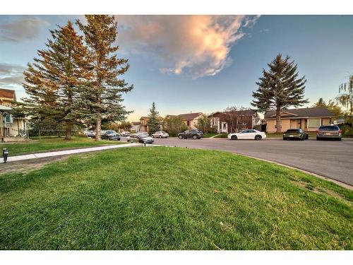 392 Falmere Road Ne, Calgary, AB - Outdoor