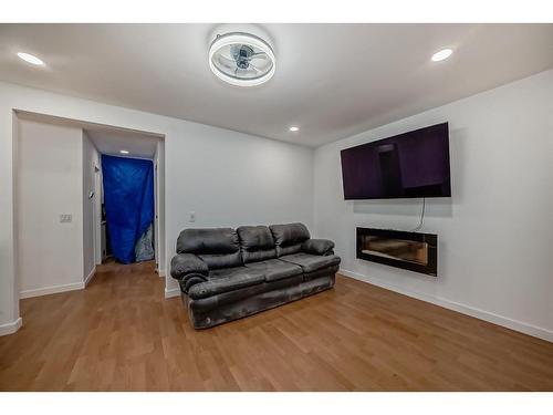 392 Falmere Road Ne, Calgary, AB - Indoor Photo Showing Living Room With Fireplace