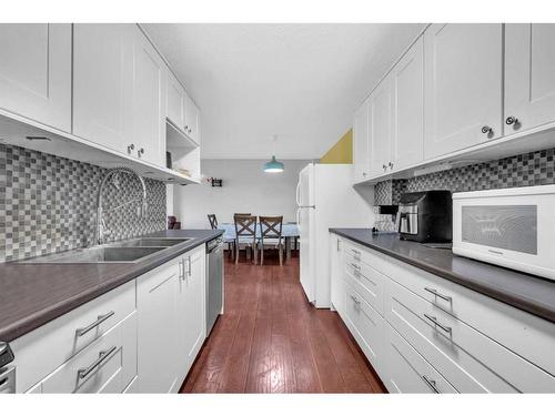 451-1620 8 Avenue Nw, Calgary, AB - Indoor Photo Showing Kitchen With Double Sink