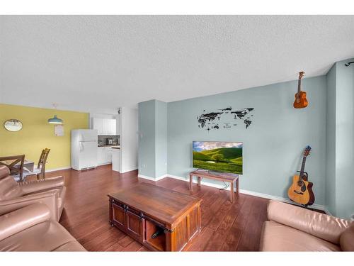 451-1620 8 Avenue Nw, Calgary, AB - Indoor Photo Showing Living Room