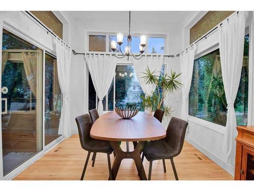 18566 Chaparral Manor Se, Calgary, AB - Indoor Photo Showing Dining Room