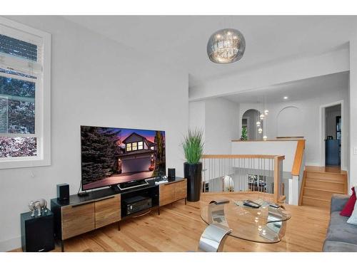 18566 Chaparral Manor Se, Calgary, AB - Indoor Photo Showing Living Room