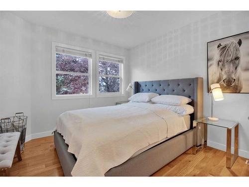 18566 Chaparral Manor Se, Calgary, AB - Indoor Photo Showing Bedroom