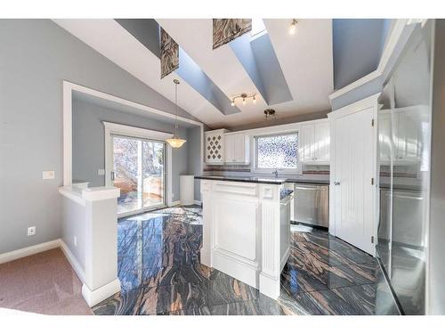 2922 Douglasdale Boulevard Se, Calgary, AB - Indoor Photo Showing Kitchen