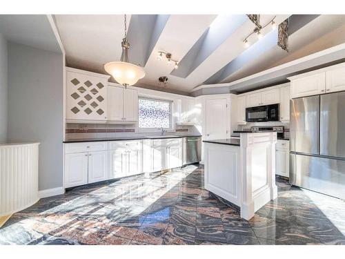 2922 Douglasdale Boulevard Se, Calgary, AB - Indoor Photo Showing Kitchen