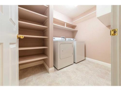 2922 Douglasdale Boulevard Se, Calgary, AB - Indoor Photo Showing Laundry Room