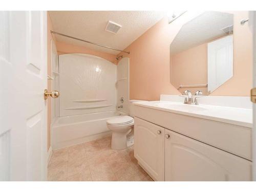 2922 Douglasdale Boulevard Se, Calgary, AB - Indoor Photo Showing Bathroom