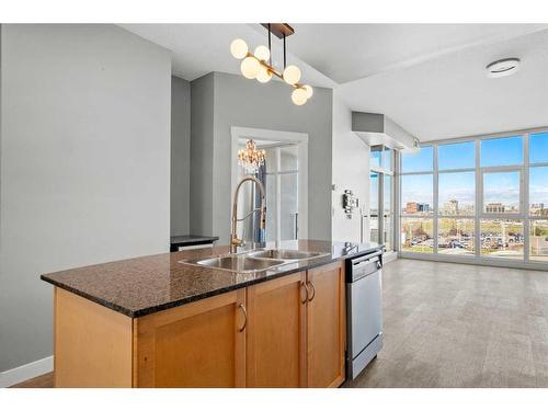 6310-11811 Lake Fraser Drive Se, Calgary, AB - Indoor Photo Showing Kitchen With Double Sink