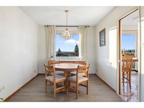 40 Thornaby Crescent Nw, Calgary, AB - Indoor Photo Showing Dining Room