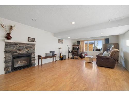 40 Thornaby Crescent Nw, Calgary, AB - Indoor Photo Showing Living Room With Fireplace