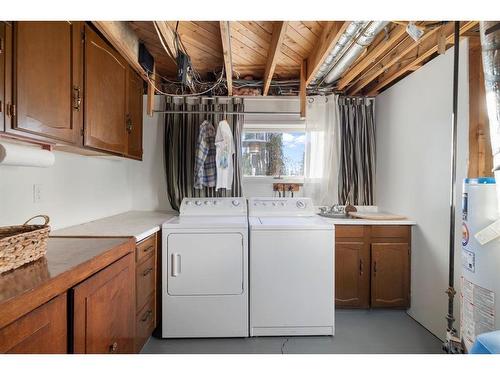 40 Thornaby Crescent Nw, Calgary, AB - Indoor Photo Showing Laundry Room