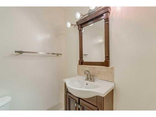 348 Sienna Park Drive Sw, Calgary, AB - Indoor Photo Showing Bathroom