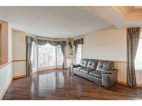 348 Sienna Park Drive Sw, Calgary, AB - Indoor Photo Showing Living Room