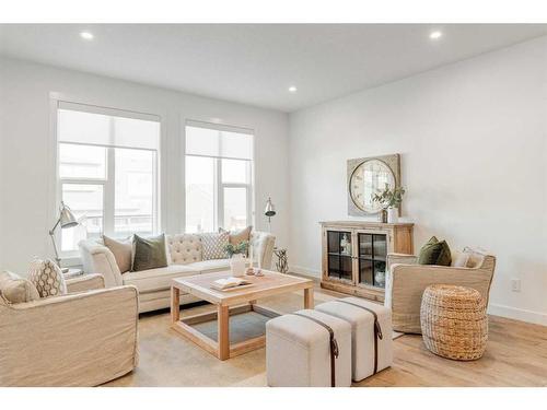 8 Royston Walk Nw, Calgary, AB - Indoor Photo Showing Living Room