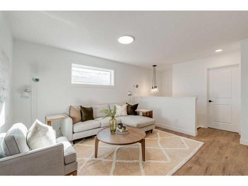 8 Royston Walk Nw, Calgary, AB - Indoor Photo Showing Living Room