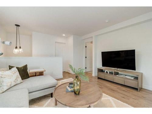 8 Royston Walk Nw, Calgary, AB - Indoor Photo Showing Living Room