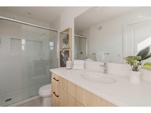 8 Royston Walk Nw, Calgary, AB - Indoor Photo Showing Bathroom