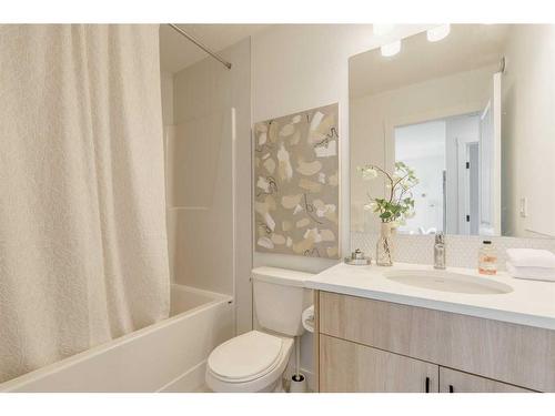 8 Royston Walk Nw, Calgary, AB - Indoor Photo Showing Bathroom