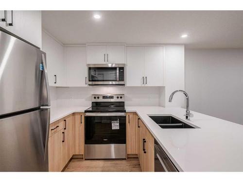 8 Royston Walk Nw, Calgary, AB - Indoor Photo Showing Kitchen With Double Sink With Upgraded Kitchen