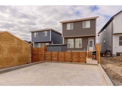 8 Royston Walk Nw, Calgary, AB - Outdoor