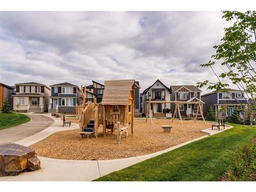 8 Royston Walk Nw, Calgary, AB - Outdoor