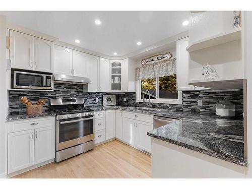 160 Havenhurst Crescent Sw, Calgary, AB - Indoor Photo Showing Kitchen With Upgraded Kitchen