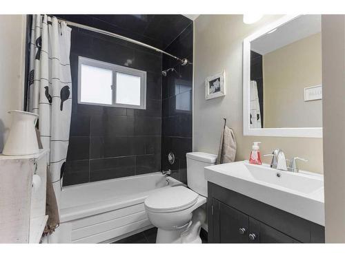 160 Havenhurst Crescent Sw, Calgary, AB - Indoor Photo Showing Bathroom