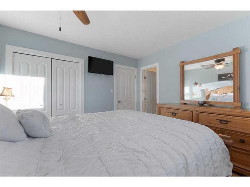 160 Havenhurst Crescent Sw, Calgary, AB - Indoor Photo Showing Bedroom