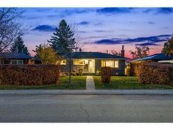 160 Havenhurst Crescent SW Calgary, AB T2V 3C6