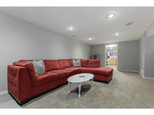 160 Havenhurst Crescent Sw, Calgary, AB - Indoor Photo Showing Living Room