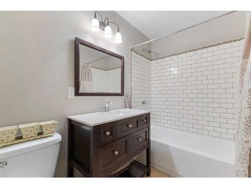 160 Havenhurst Crescent Sw, Calgary, AB - Indoor Photo Showing Bathroom