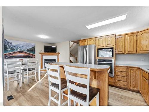 107 Tuffy'S Haven, Strathmore, AB - Indoor Photo Showing Kitchen