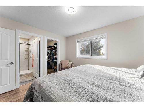 107 Tuffy'S Haven, Strathmore, AB - Indoor Photo Showing Bedroom