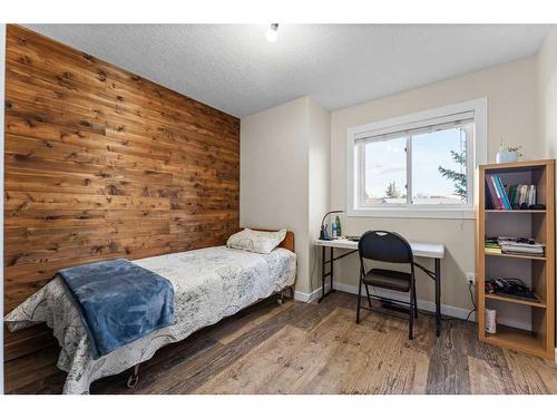 107 Tuffy'S Haven, Strathmore, AB - Indoor Photo Showing Bedroom