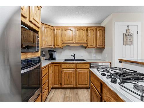 107 Tuffy'S Haven, Strathmore, AB - Indoor Photo Showing Kitchen With Double Sink