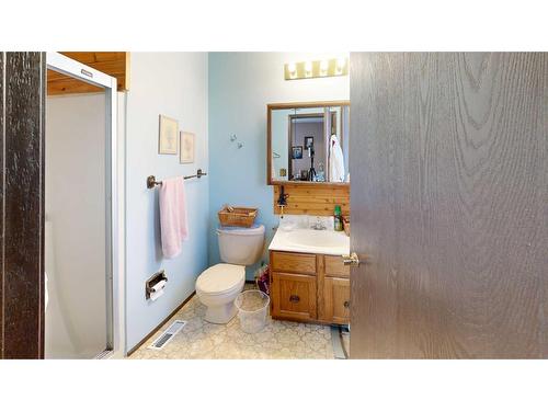 103 Slade Drive, Nanton, AB - Indoor Photo Showing Bathroom