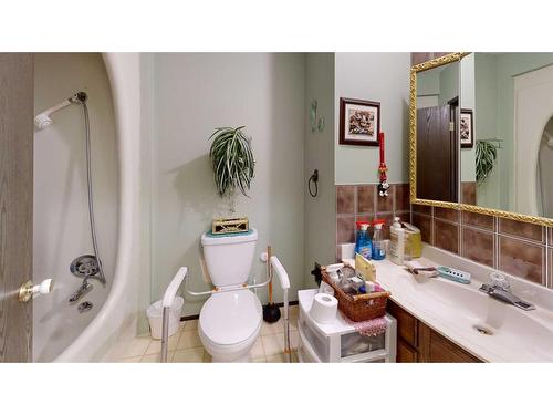 103 Slade Drive, Nanton, AB - Indoor Photo Showing Bathroom