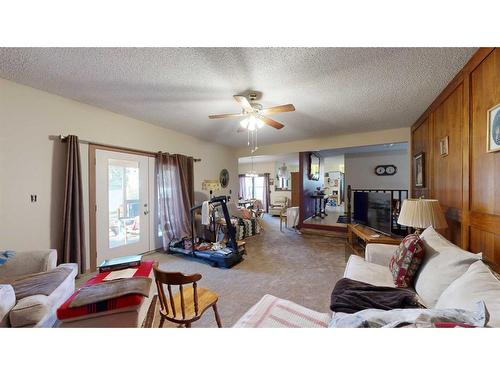 103 Slade Drive, Nanton, AB - Indoor Photo Showing Living Room