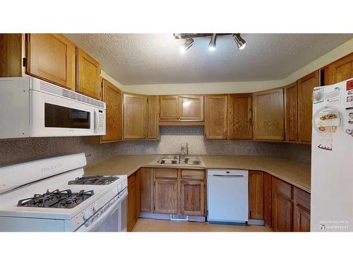 103 Slade Drive, Nanton, AB - Indoor Photo Showing Kitchen