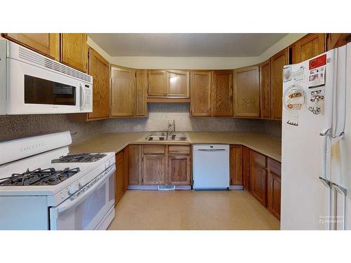 103 Slade Drive, Nanton, AB - Indoor Photo Showing Kitchen