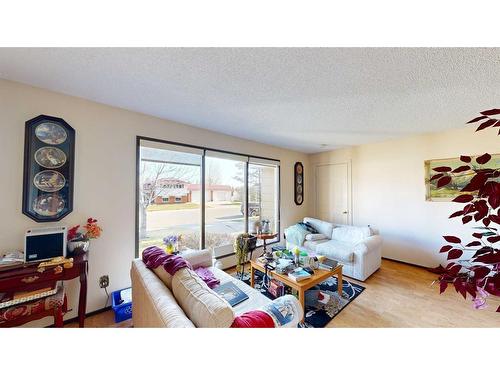 103 Slade Drive, Nanton, AB - Indoor Photo Showing Living Room