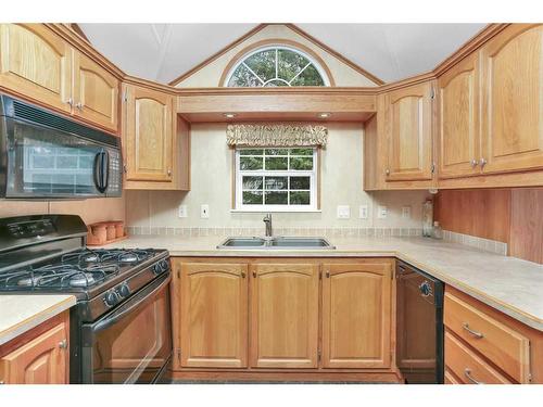 122-32379 Range Road 55, Rural Mountain View County, AB - Indoor Photo Showing Kitchen With Double Sink