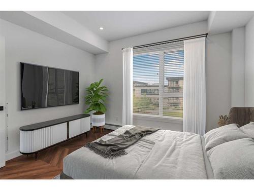 316-4275 Norford Avenue Nw, Calgary, AB - Indoor Photo Showing Bedroom