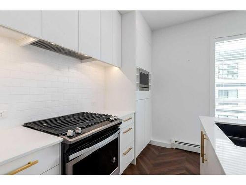 316-4275 Norford Avenue Nw, Calgary, AB - Indoor Photo Showing Kitchen With Double Sink