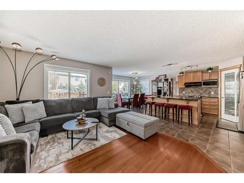 1044 Kincora Drive Nw, Calgary, AB - Indoor Photo Showing Living Room