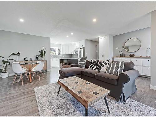 427 Cedarpark Drive Sw, Calgary, AB - Indoor Photo Showing Living Room