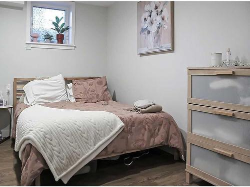 427 Cedarpark Drive Sw, Calgary, AB - Indoor Photo Showing Bedroom